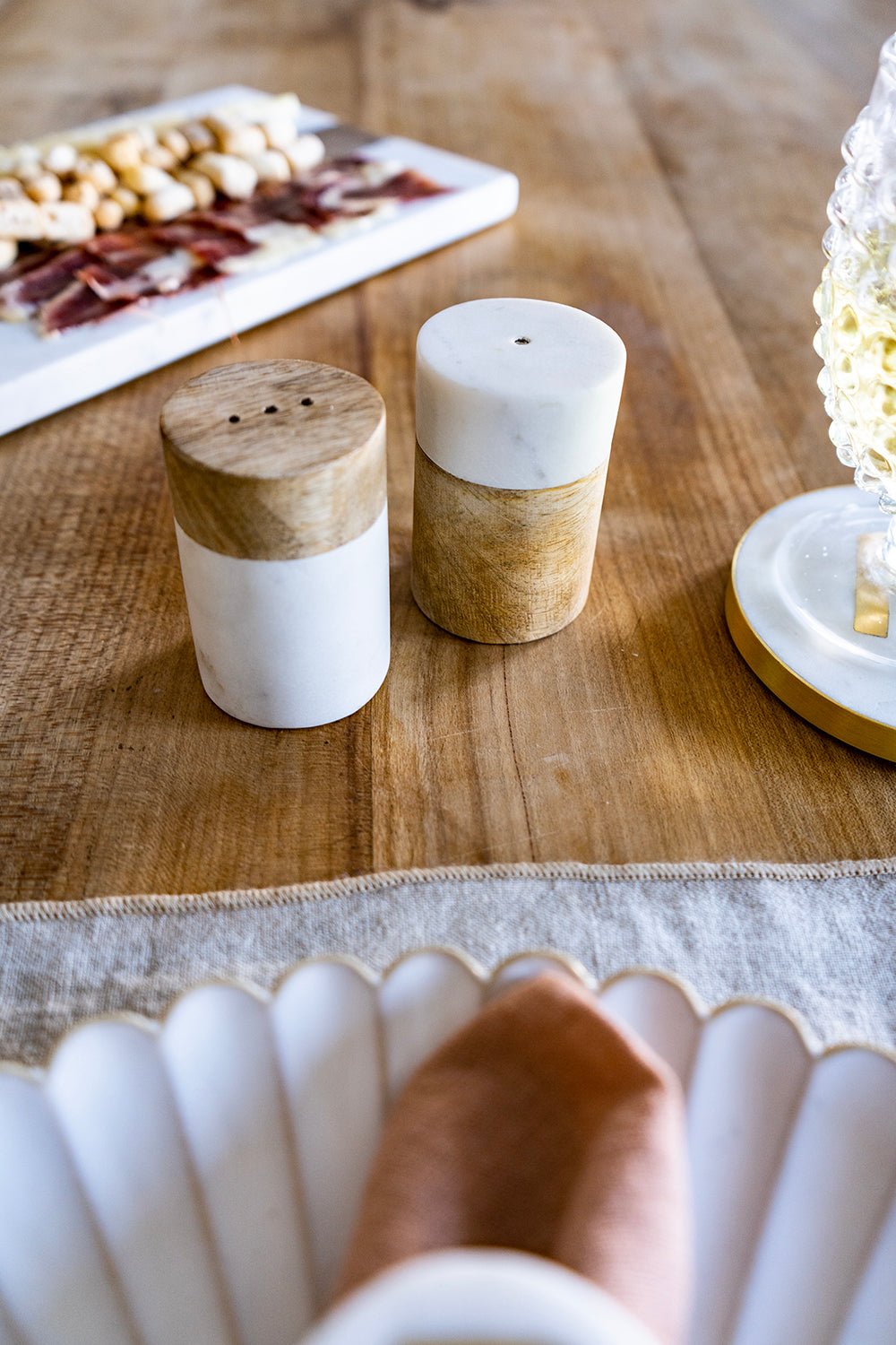 Salero Y Pimentero De Mármol Madera – Cristina Oria