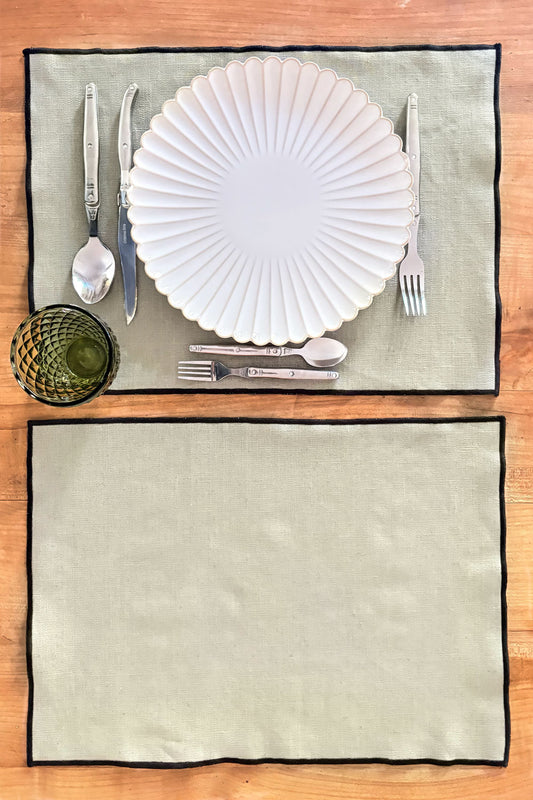 Individual De Lino Impermeable Verde Con Borde Negro Cristina Oria 