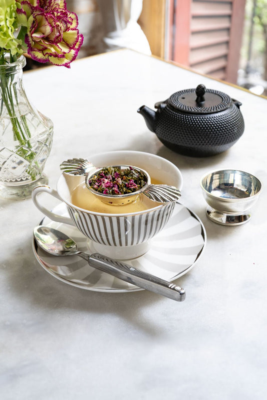 Infusor De Té Con Asas Con Diseño De Conchas Bañado En Plata Cristina Oria 