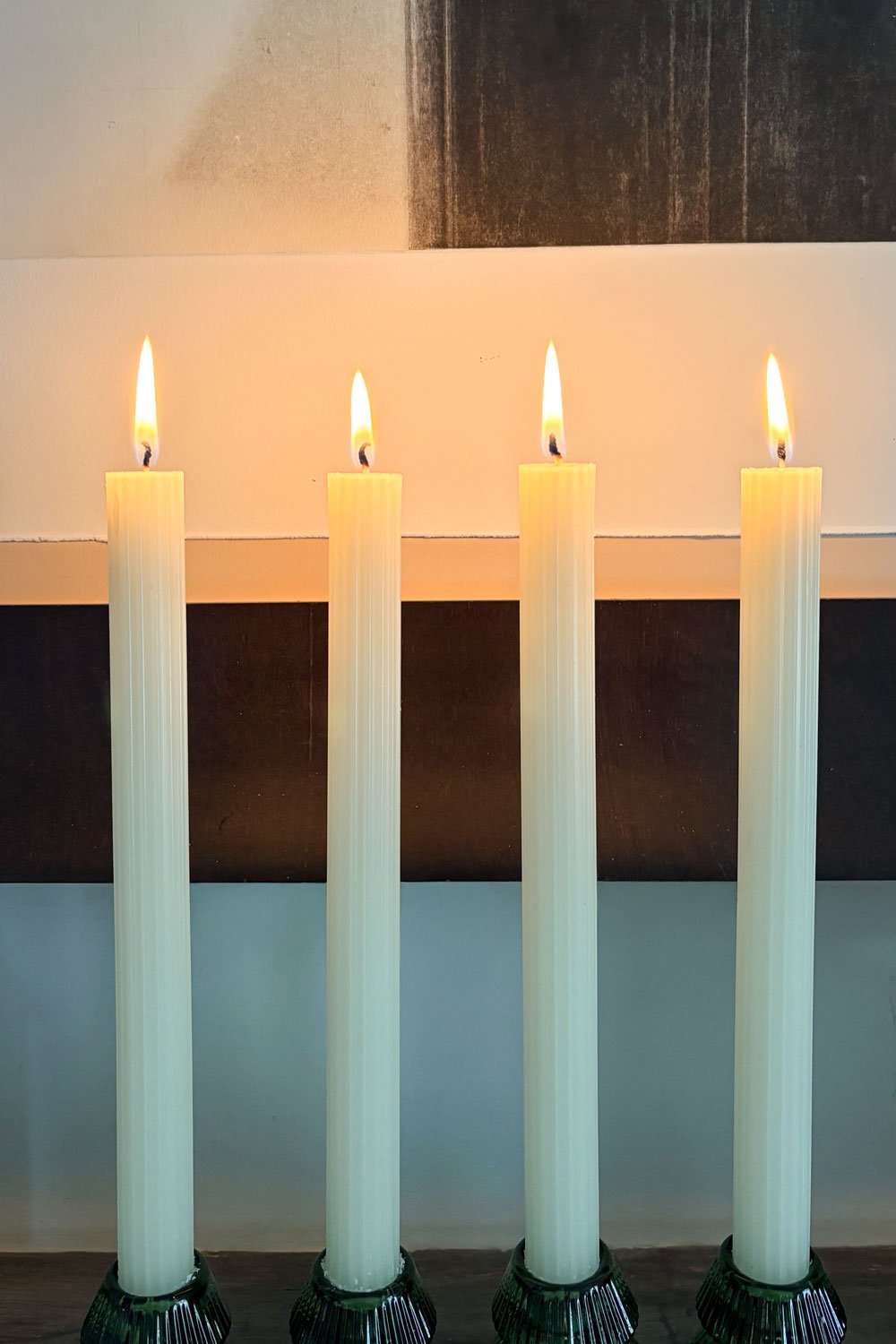 Velas Con Diseño De Rayas Finas En Relieve Blancas Cristina Oria 