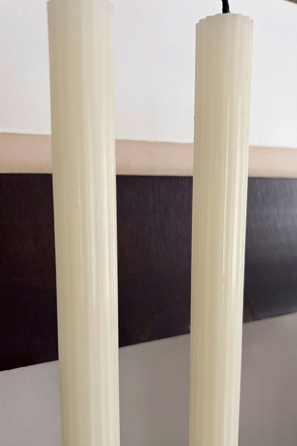 Detalle Textura Velas Con Diseño De Rayas Finas En Relieve Blancas Cristina Oria 