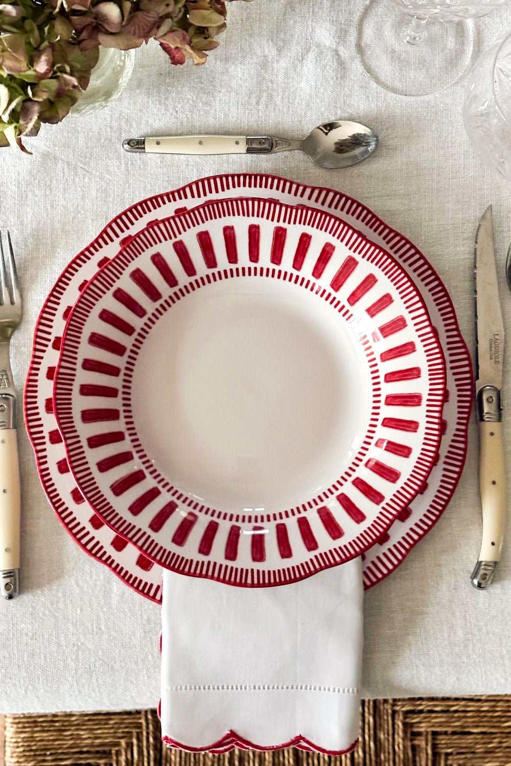 Plato Hondo Con Diseño Rojo Y Blanco Cristina Oria