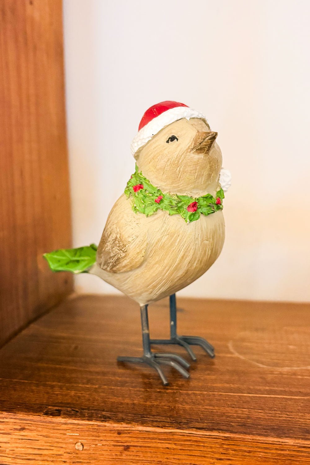 Detalle Pájaro Decorativo Con Gorro De Papá Noel Cristina Oria 