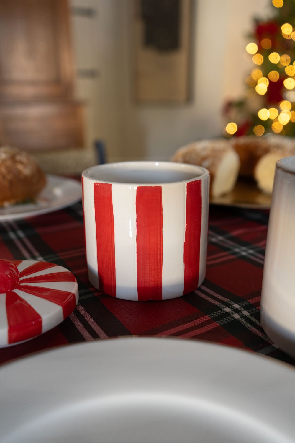 Detalle Tarro Con Tapa Rayas Rojas Y Blancas Cristina Oria 