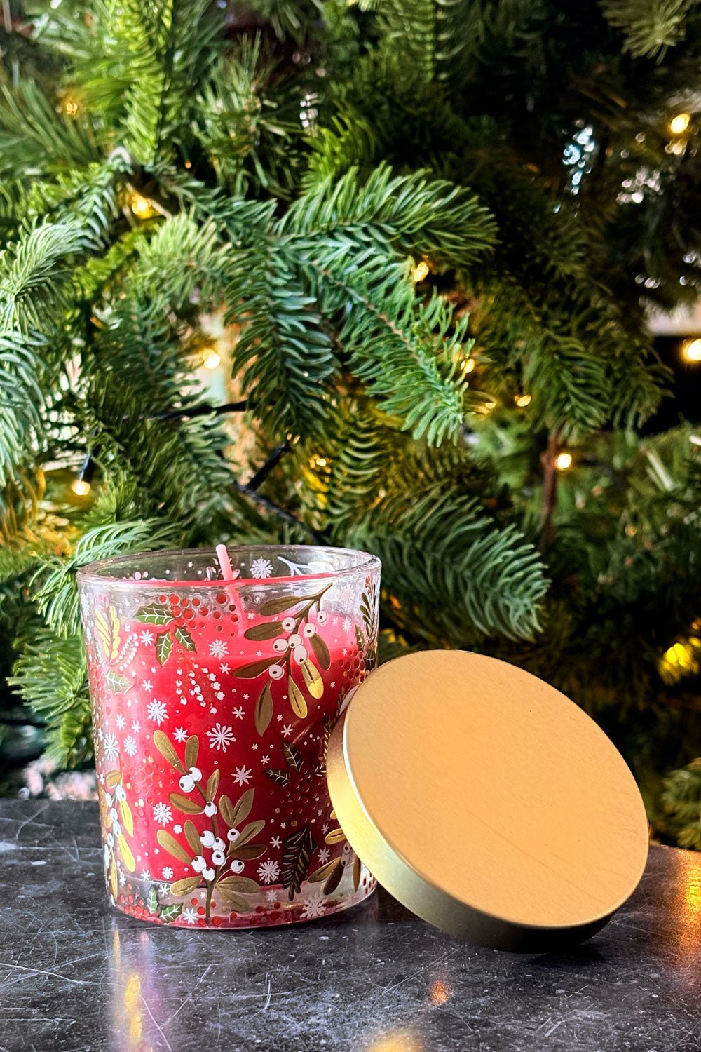 Vela Aromática Con Diseño Navideño Y Tapa Dorada Roja Cristina Oria 