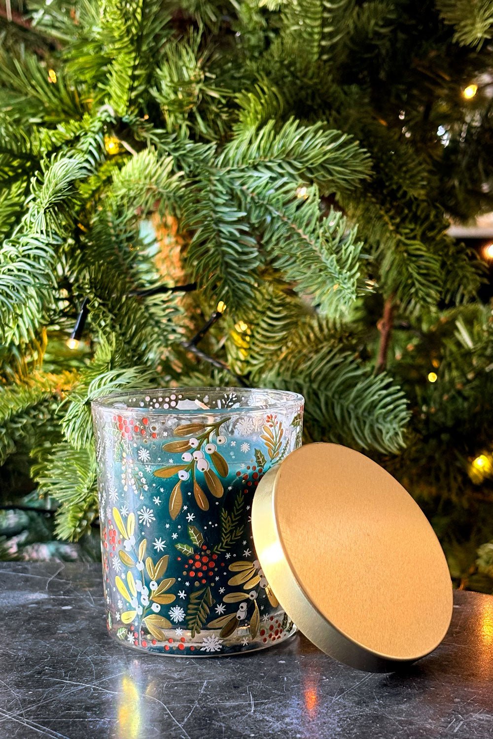 Vela Aromática Con Diseño Navideño Y Tapa Dorada Verde Cristina Oria 