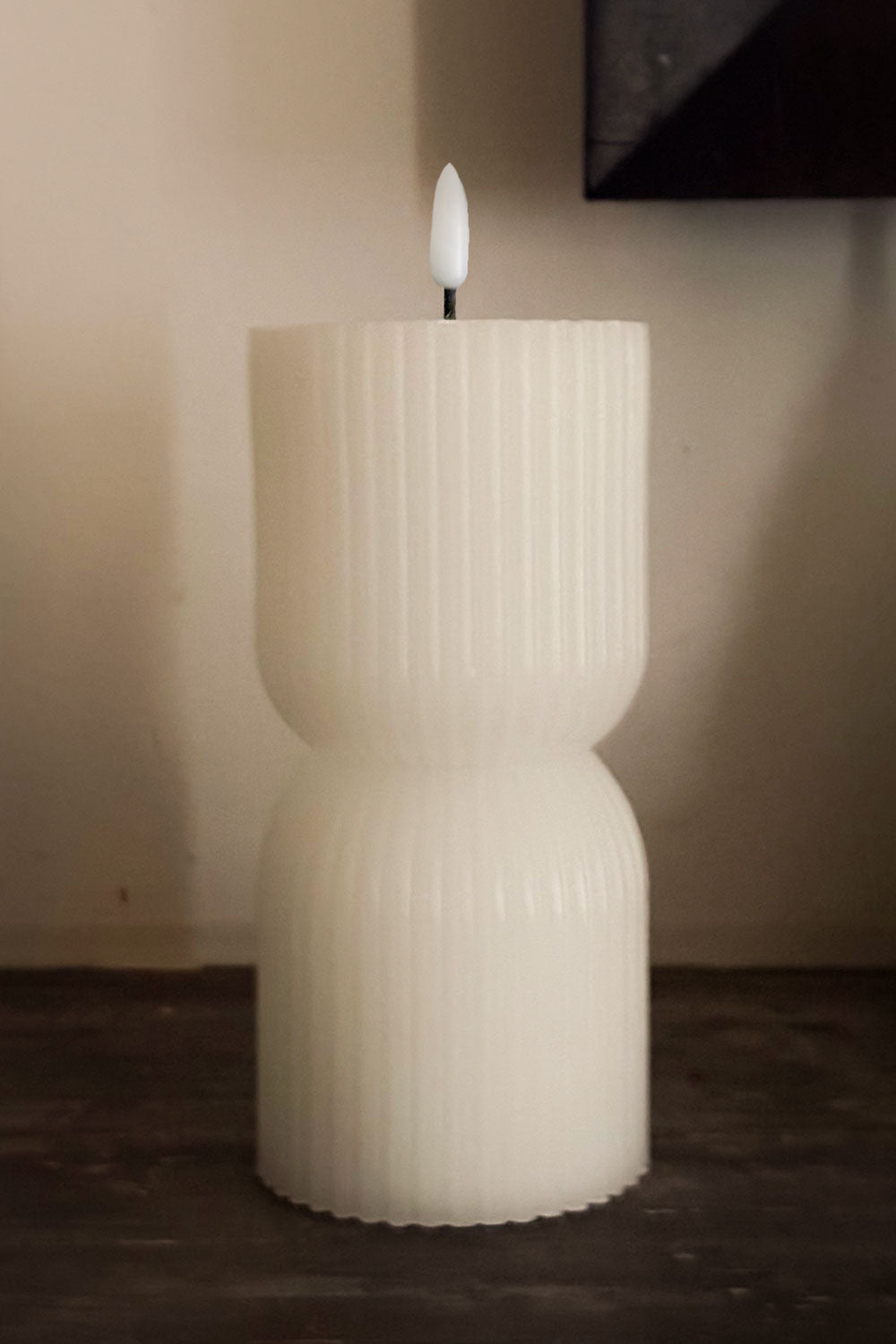 Detalle Apagada Vela LED Diseño Ondas Blanca Cristina Oria 