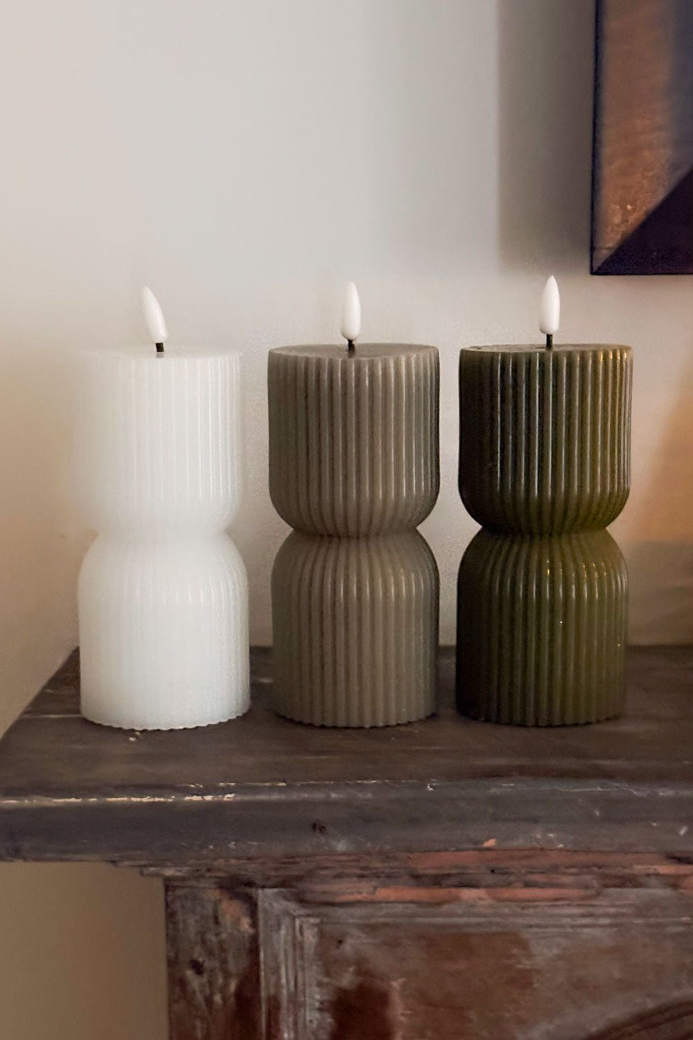 Detalle Composición Vela LED Diseño Ondas Blanca Cristina Oria 