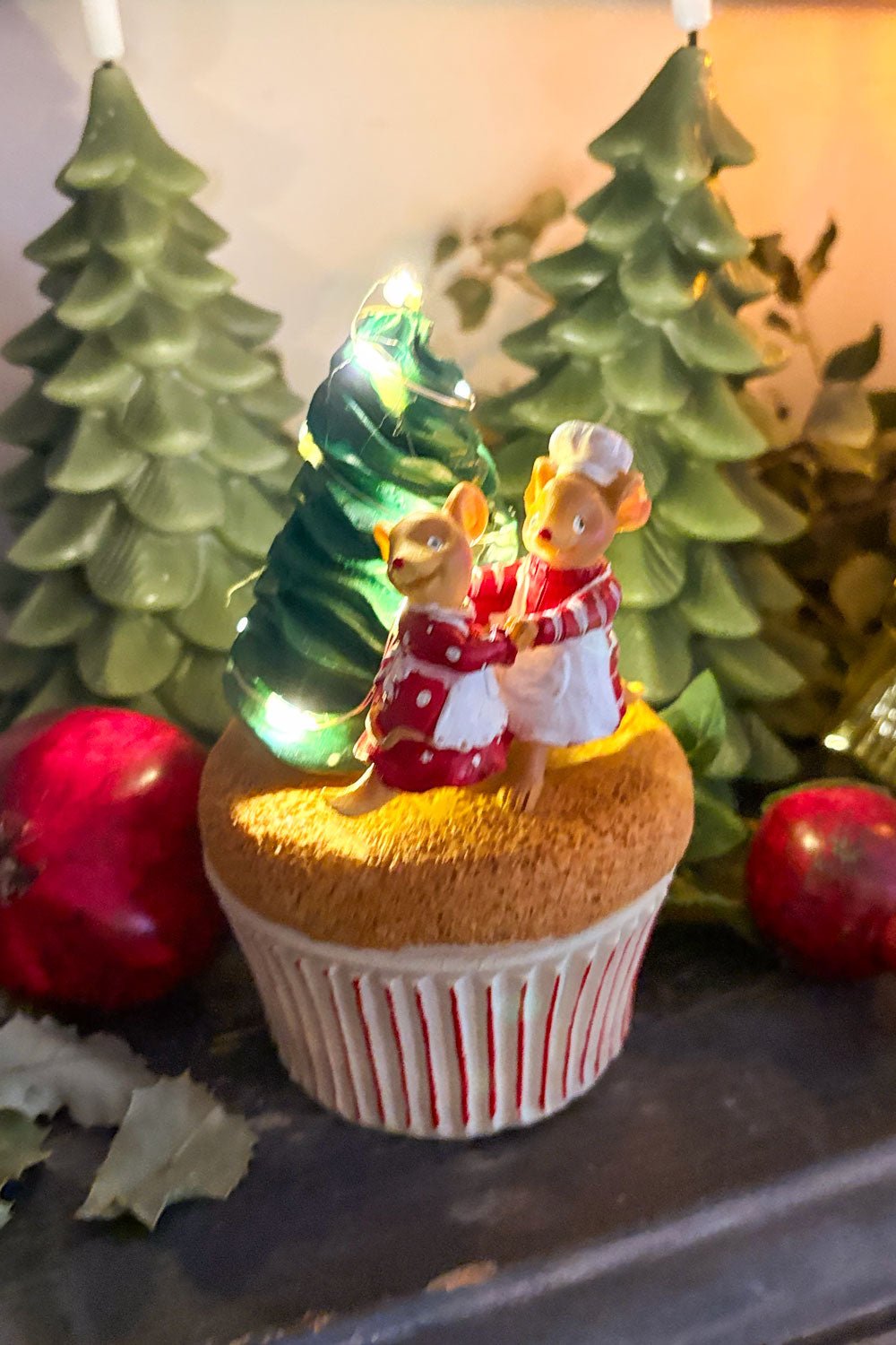 Detalle Cupcake Navidad De Resina Con Luz LED Modelo 1 Cristina Oria