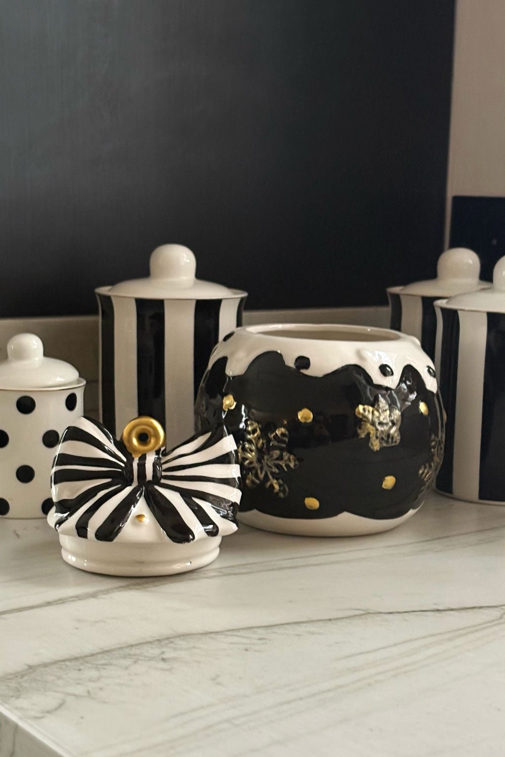 Detalle Tarro Con Tapa Adorno Navidad Negro Y Detalles Dorados Cristina Oria 