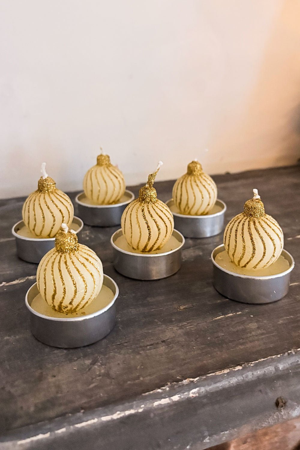 Detalle Velas Set 6 Velas Con Diseño De Adorno De Navidad Dorado Cristina Oria 