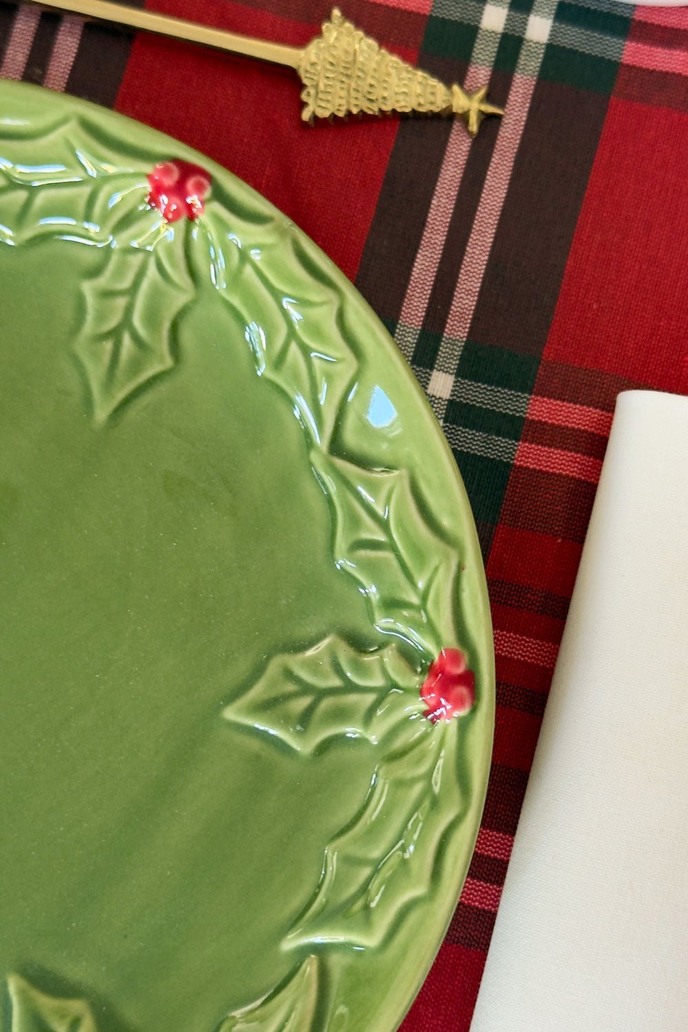 Detalle Plato De Postre Diseño Acebo Cristina Oria