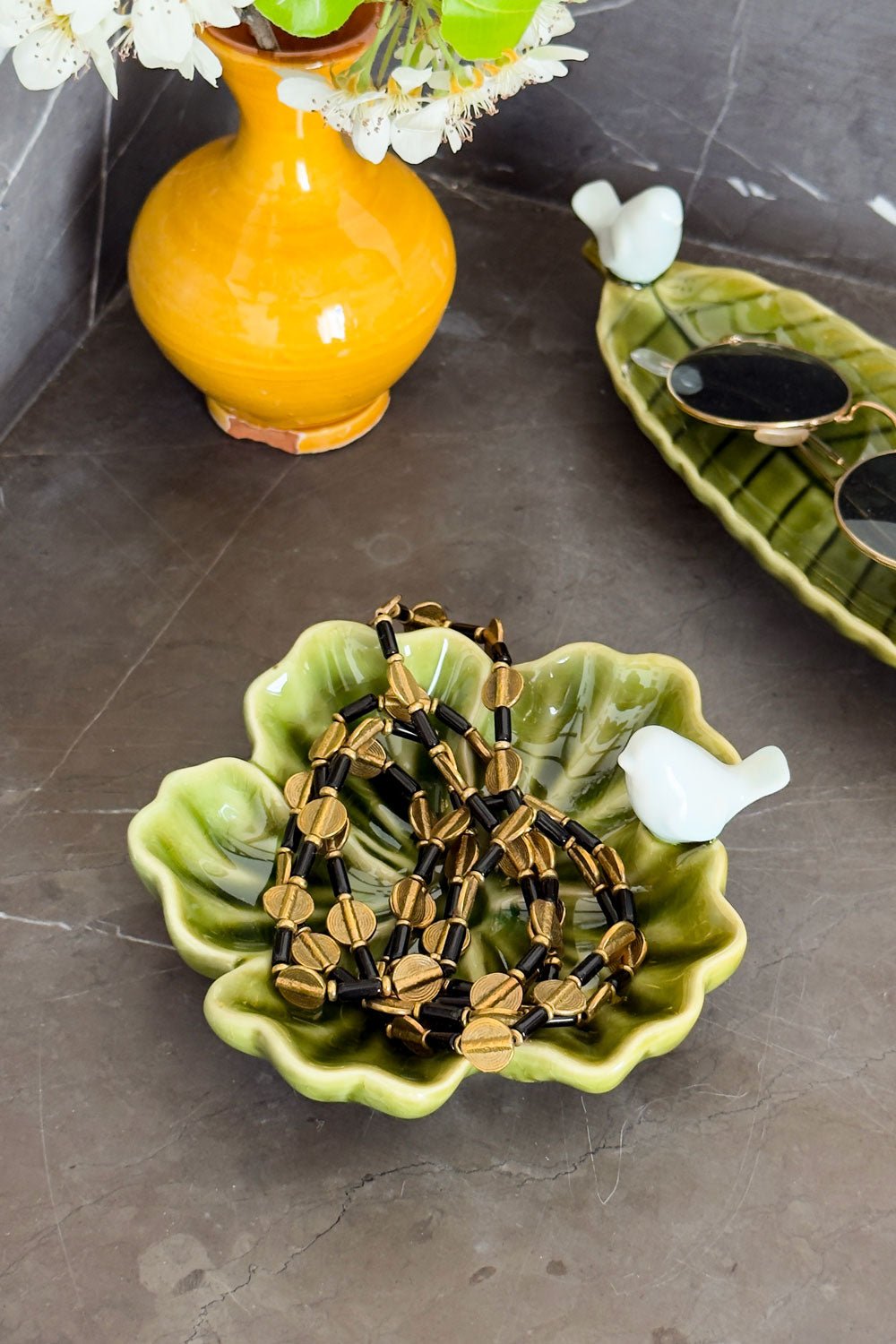 Joyas Cuenco Decorativo Verde Flor Irregular Con Pájaro Blanco Cristina Oria