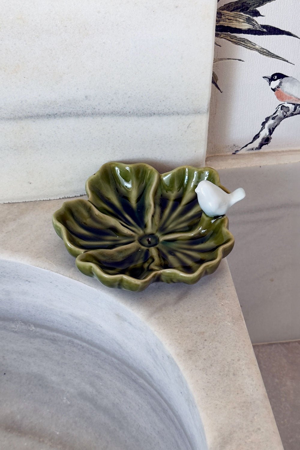 Detalles Cuenco Decorativo Verde Flor Irregular Con Pájaro Blanco Cristina Oria