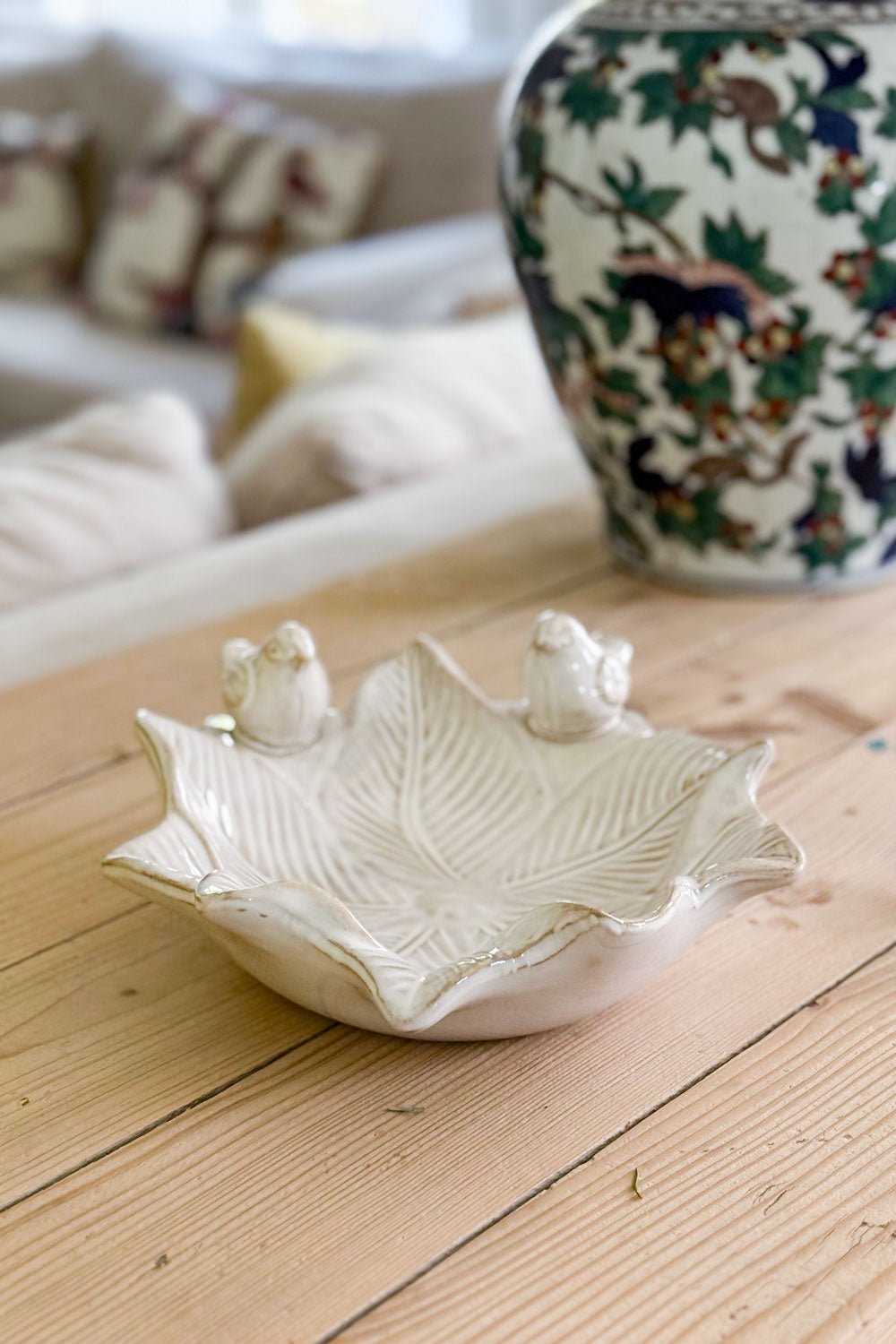 Cuenco Decorativo Blanco Flor Irregular Con Pájaros Cristina Oria