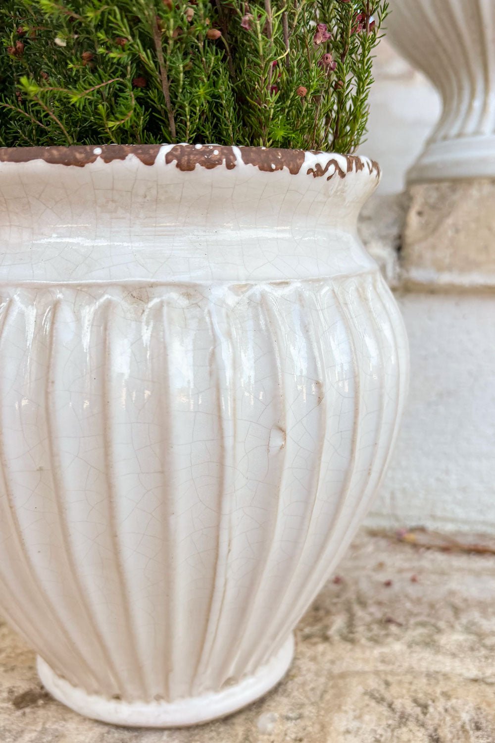 Detalles Jarrón Diseño Vasija De Porcelana Blanco Roto Cristina Oria