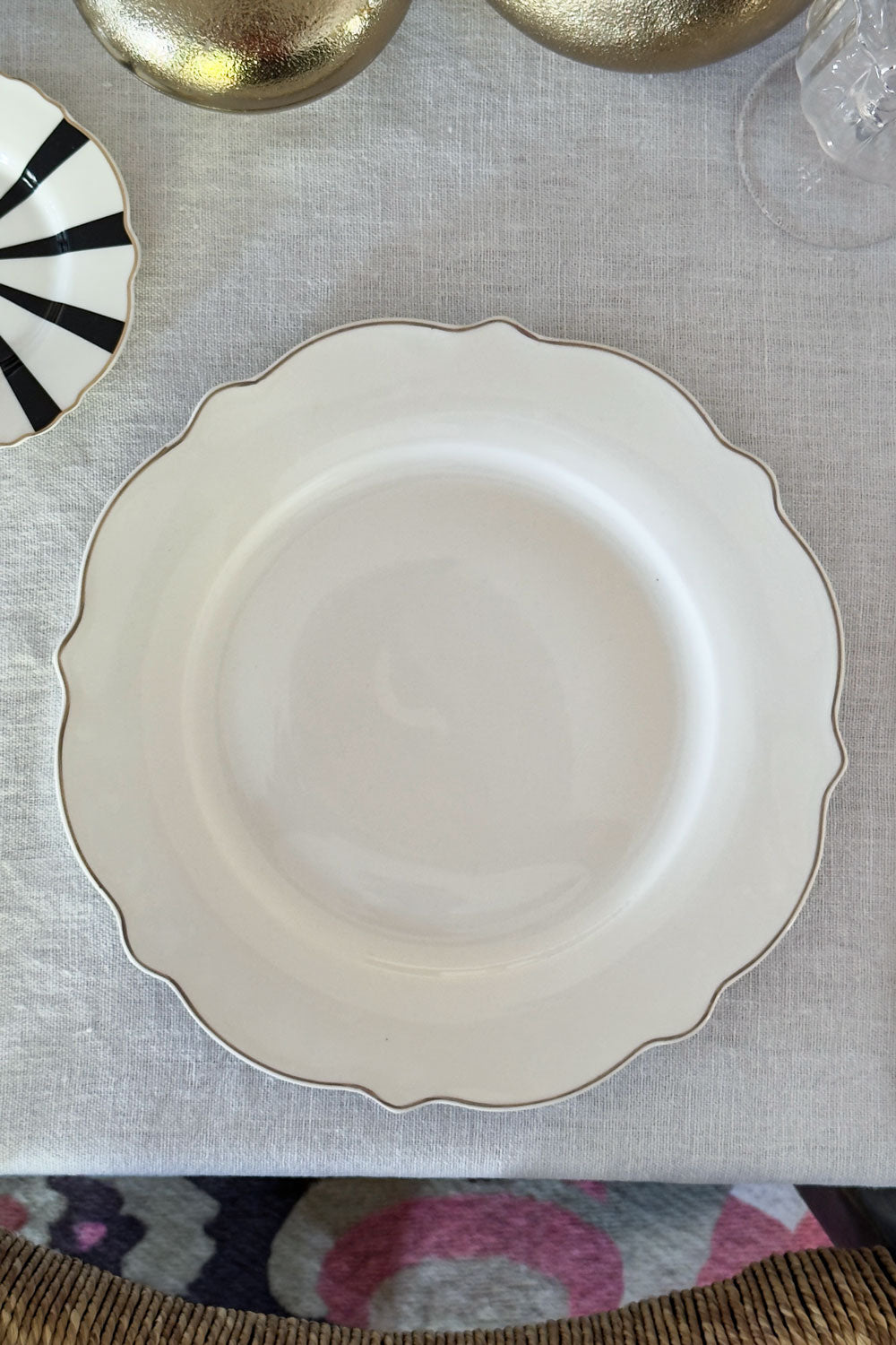 Plato Llano Blanco Con Filo Dorado Cristina Oria 