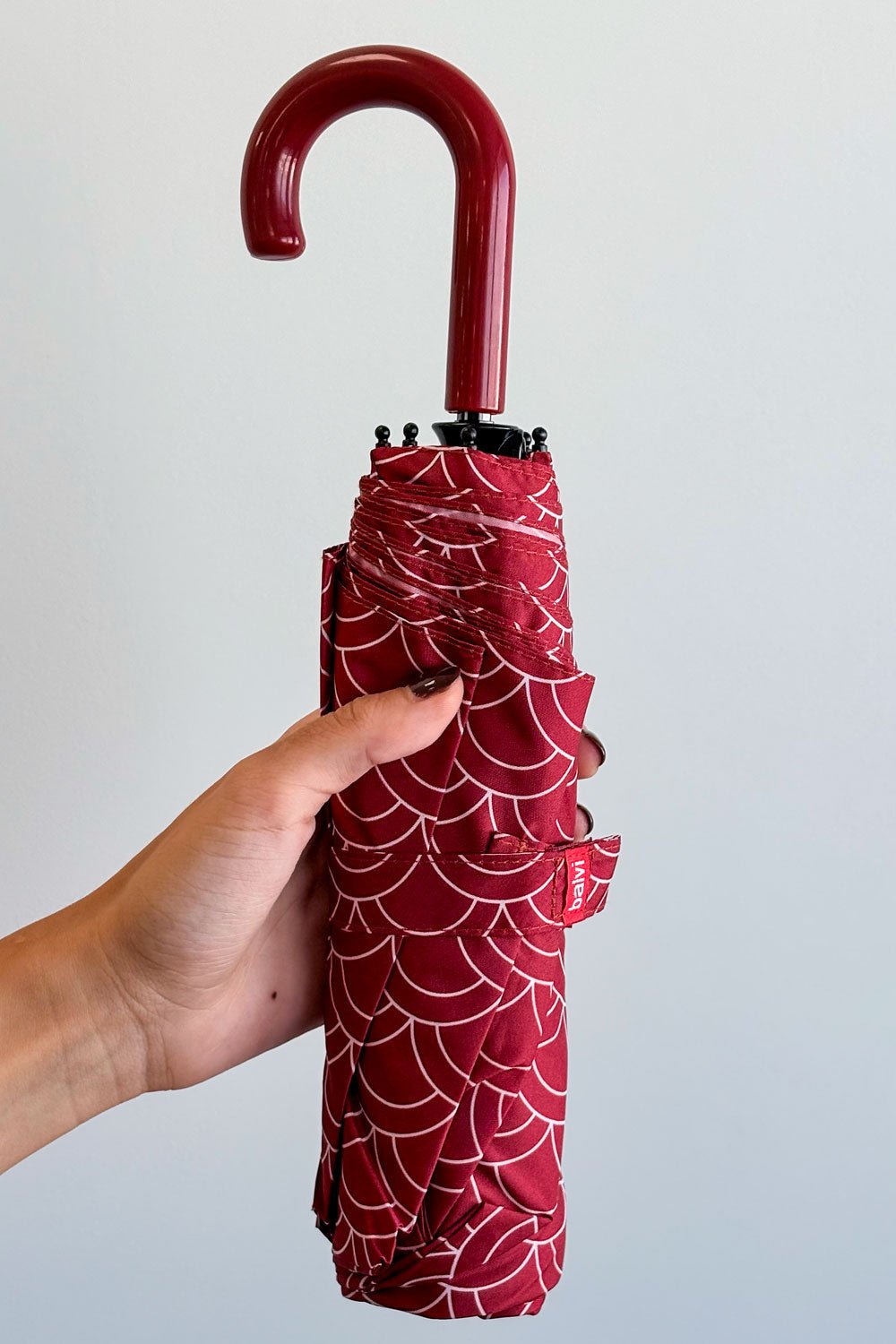 Detalle Paraguas Plegable Con Diseño De Pez Koi Rojo Cristina Oria 