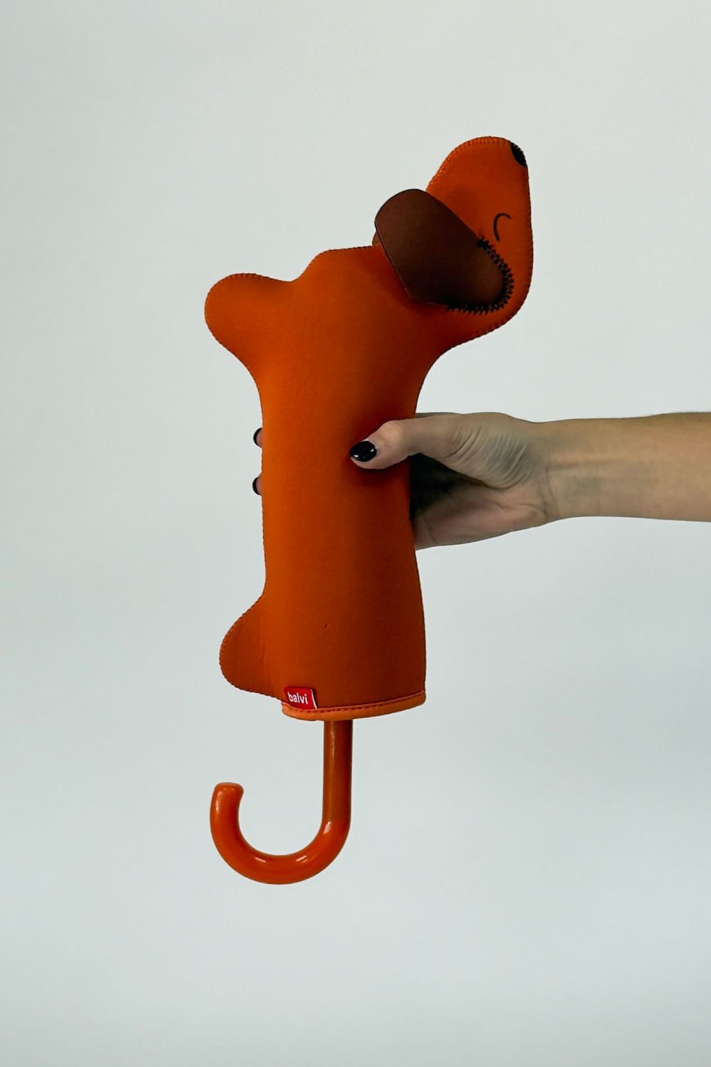 Detalle Cerrado Paraguas Teckel Marrón Cristina Oria 