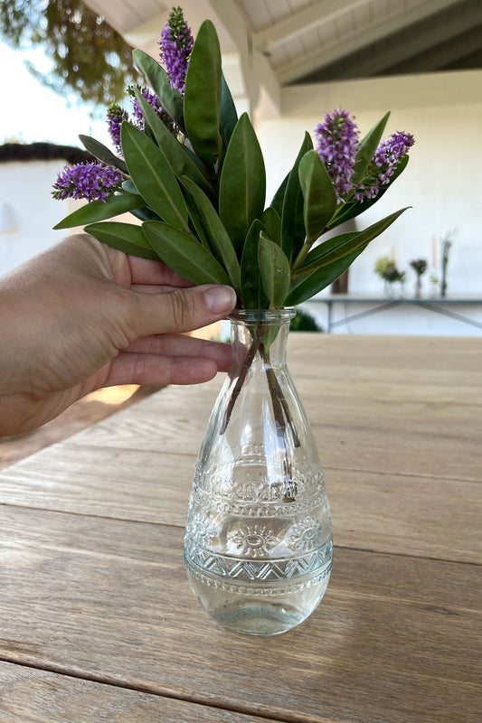 Florero De Cristal Con Diseño Roma Transparente con Flores Lavanda