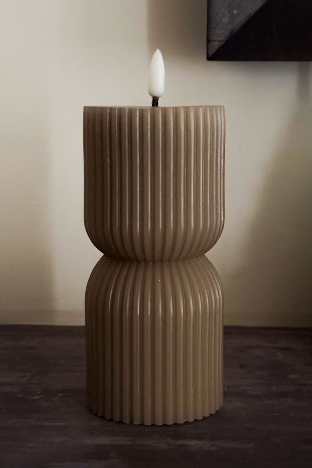 Detalle Apagada Vela LED Diseño Ondas Gris Cristina Oria 