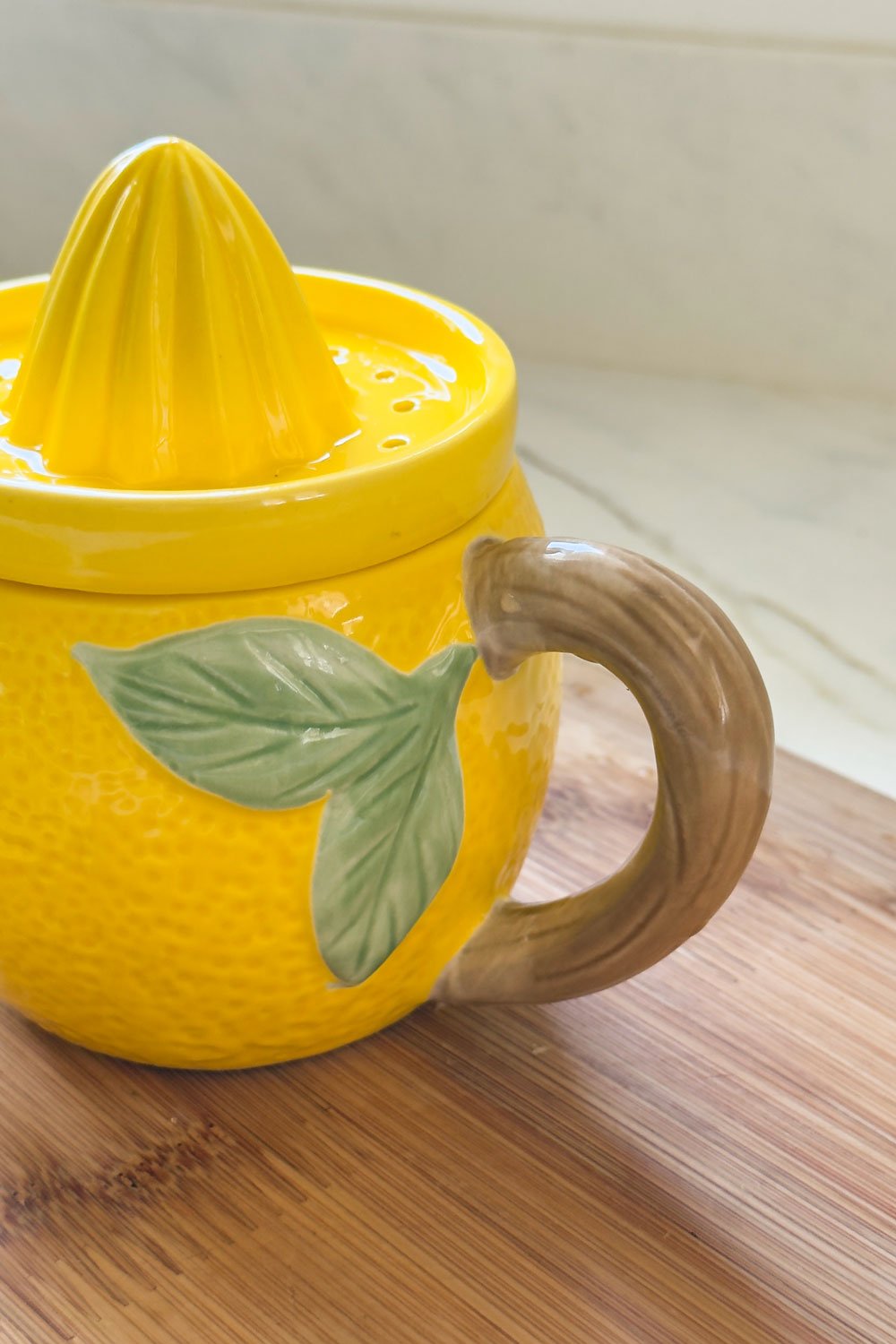 Detalles Exprimidor Diseño Limón Cristina Oria