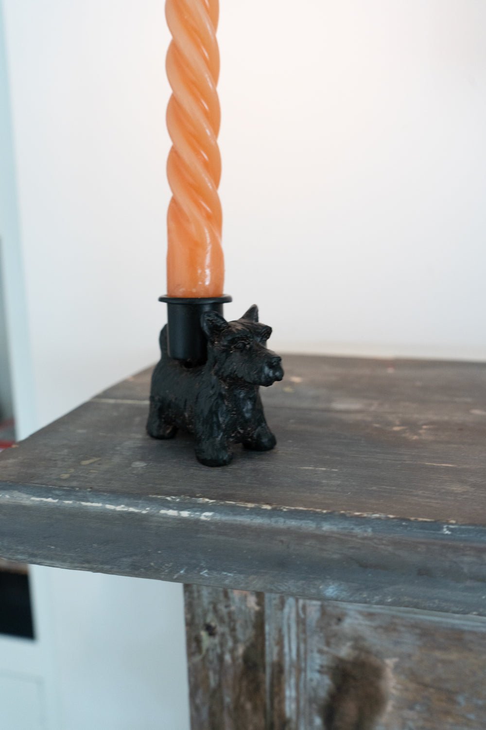 Porta-velas preto com desenho Terrier