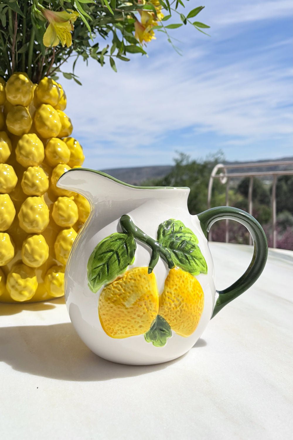 Jarra De Cerámica Diseño Limones Con Asa Verde Cristina Oria