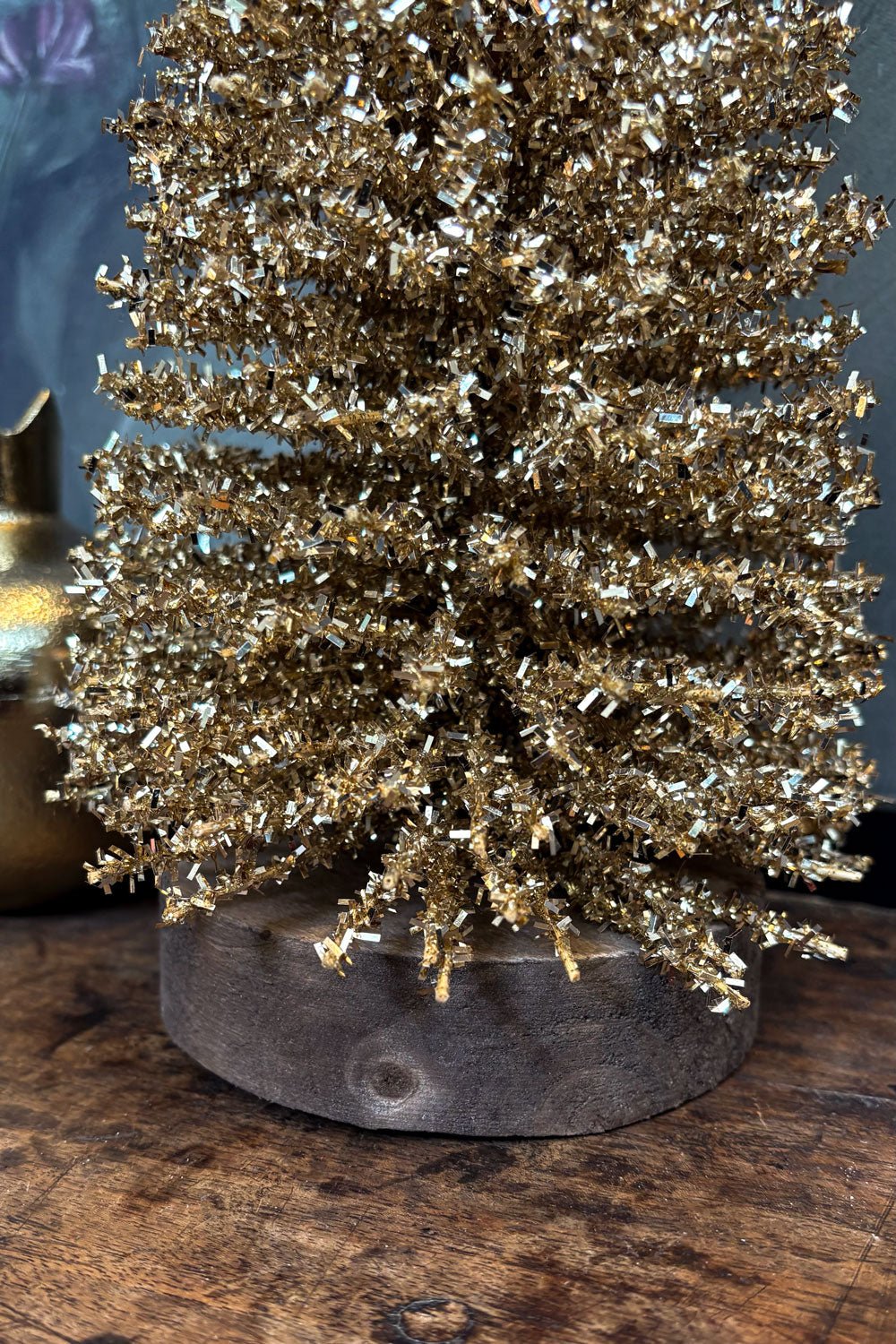 Detalle Árbol Decorativo De Espumillón Dorado Mediano Cristina Oria 