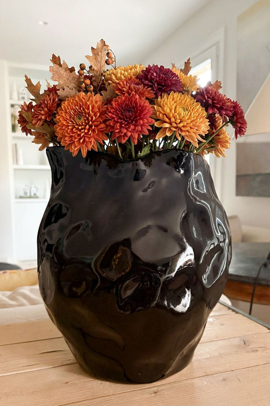 Jarrón De Cerámica Con Diseño Irregular Negro Brillante Cristina Oria 