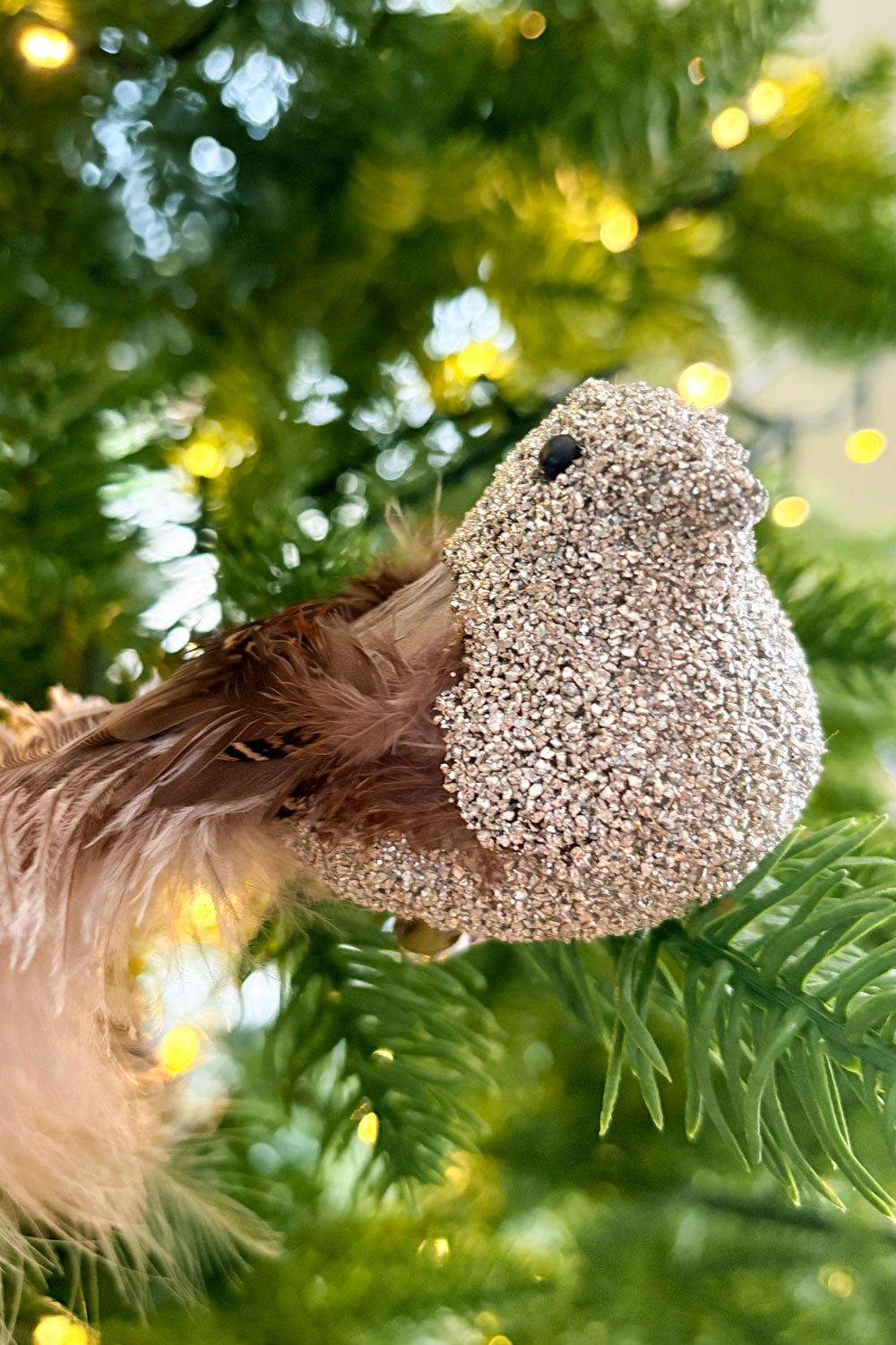 Detalle Adorno Con Diseño De Pájaro Plateado Cristina Oria 