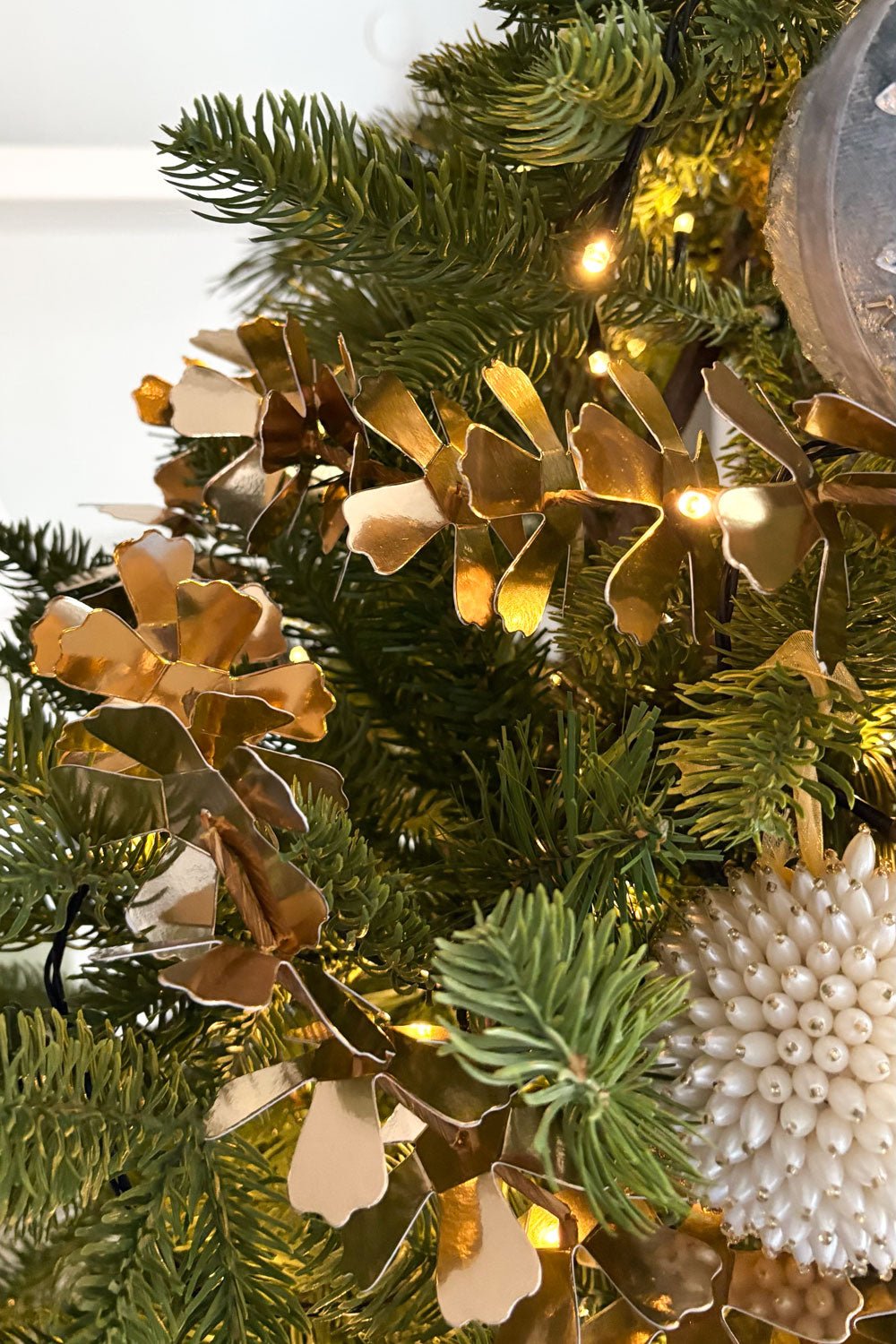 Guirnalda Dorada Con Flores De Papel Cristina Oria 