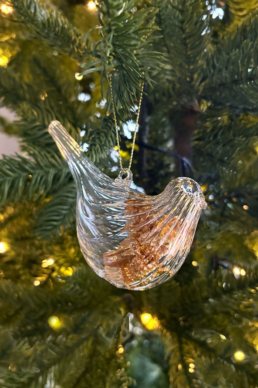 Detalle Adorno Pájaro De Cristal Con Hojas Doradas En Su Interior Cristina Oria 