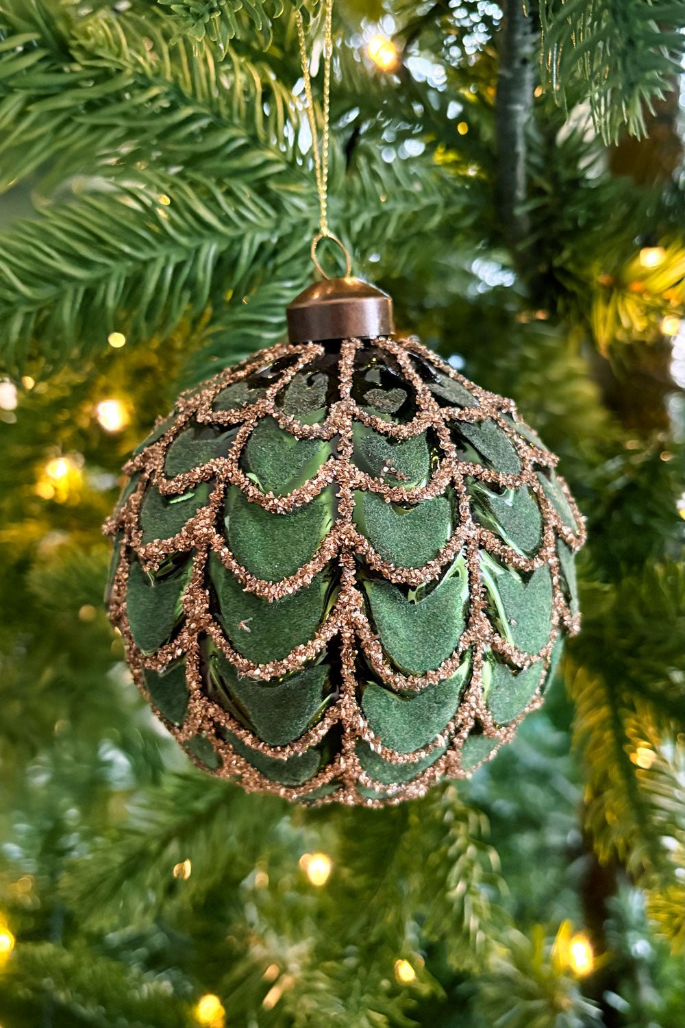 Adorno Bola De Cristal Con Terciopelo Verde Y Detalles De Purpurina Cristina Oria 