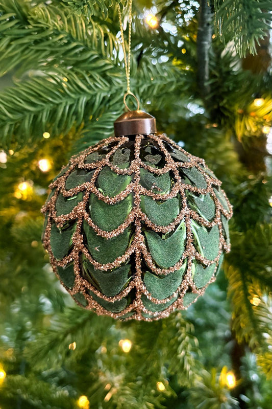 Adorno Bola De Cristal Con Terciopelo Verde Y Detalles De Purpurina Cristina Oria 