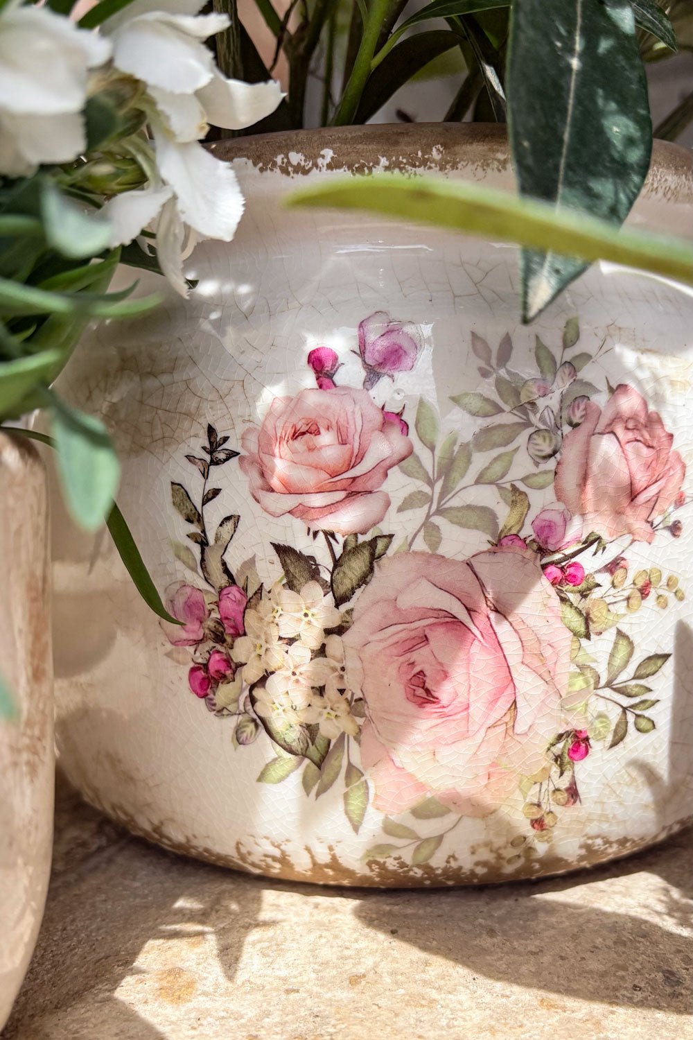 Detalle Jarrón Envejecido Ánfora Diseño De Rosas Grande Cristina Oria 