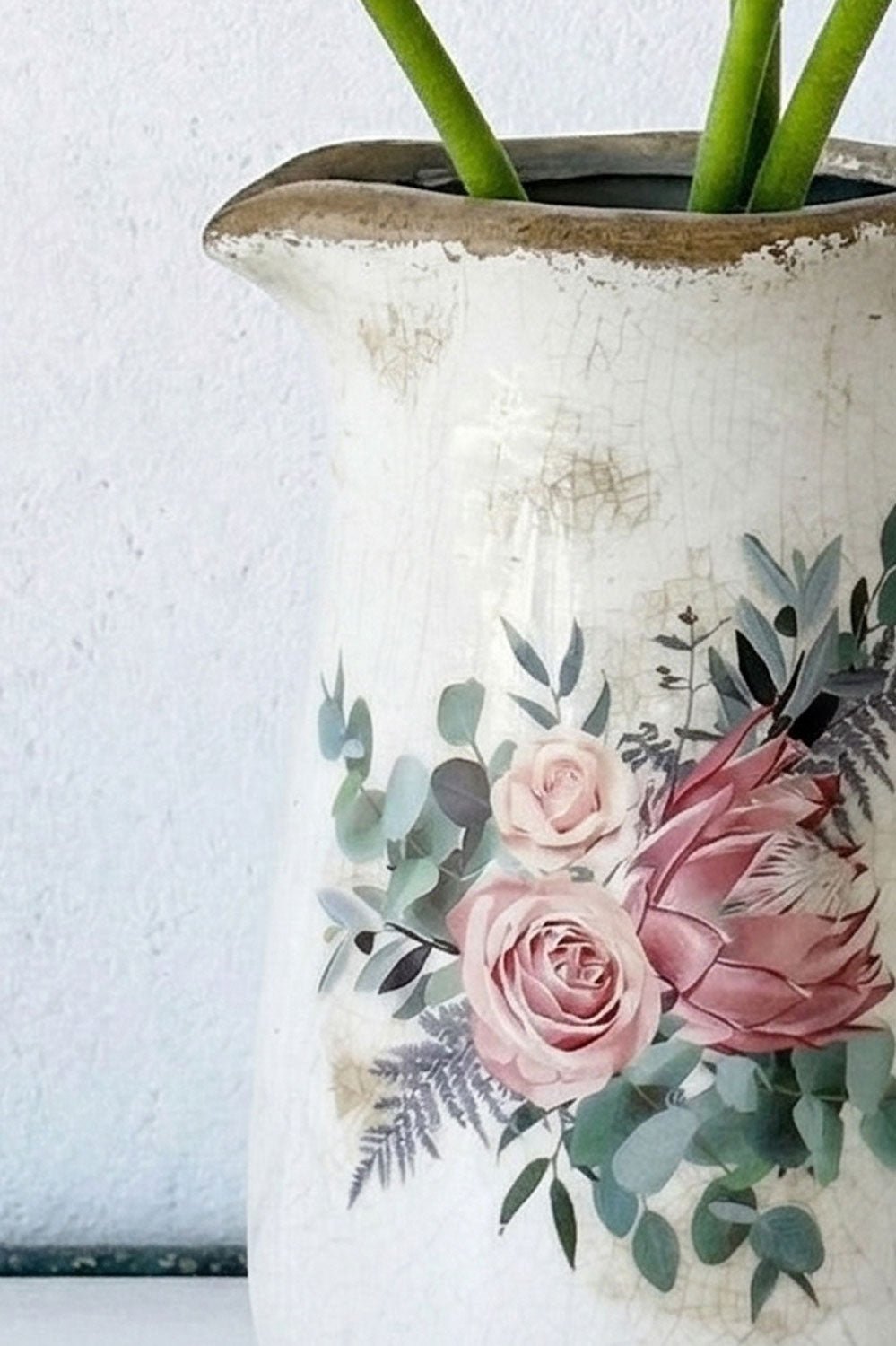 Detalle Jarra De Cerámica Envejecida Diseño Rosas Cristina Oria 