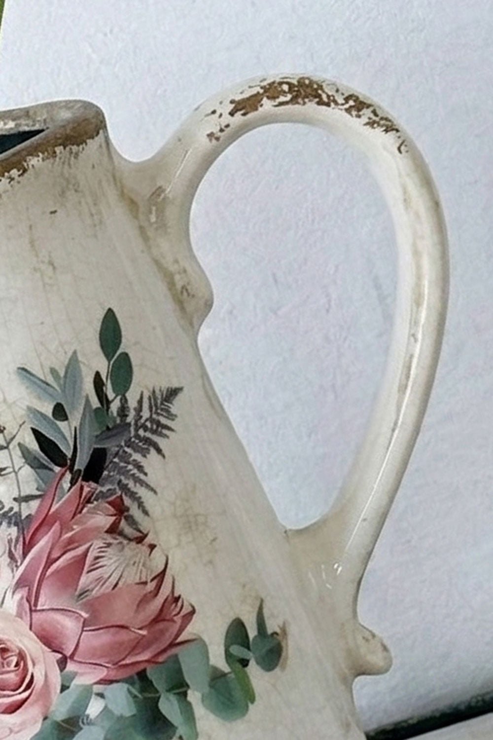 Detalle Asa Jarra De Cerámica Envejecida Diseño Rosas Cristina Oria 