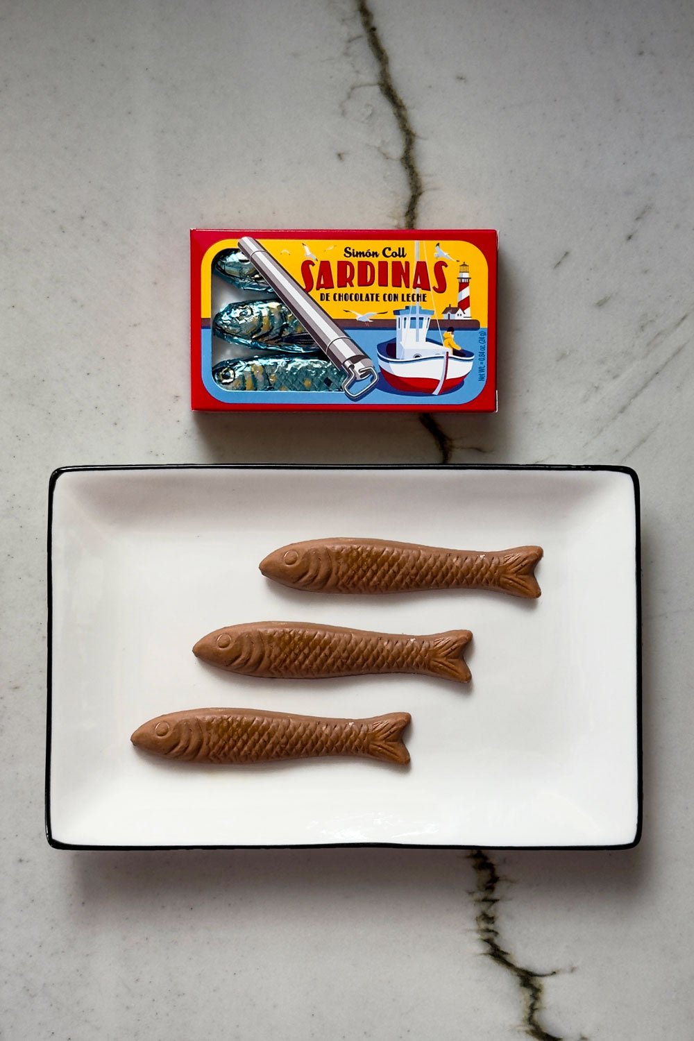 Lata Chocolate Con Leche Diseño Sardinas Cristina Oria