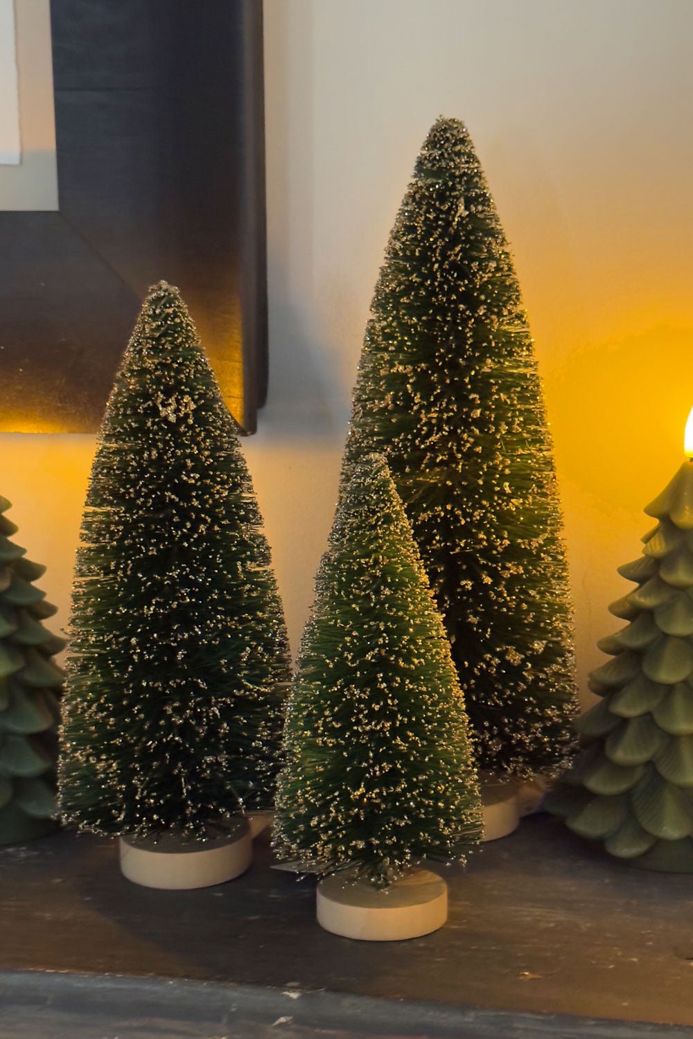 Detalle Árbol Decorativo Verde Con Purpurina Dorada Mediano Cristina Oria 