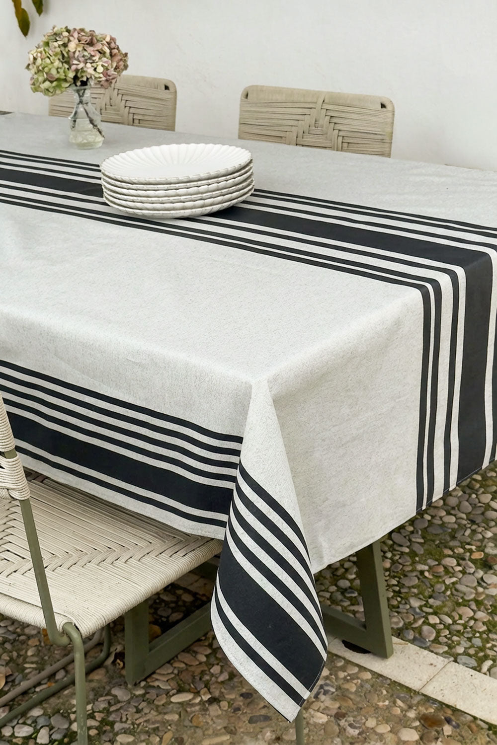 Mantel Antimanchas Con Diseño Rayas Negras Cristina Oria 