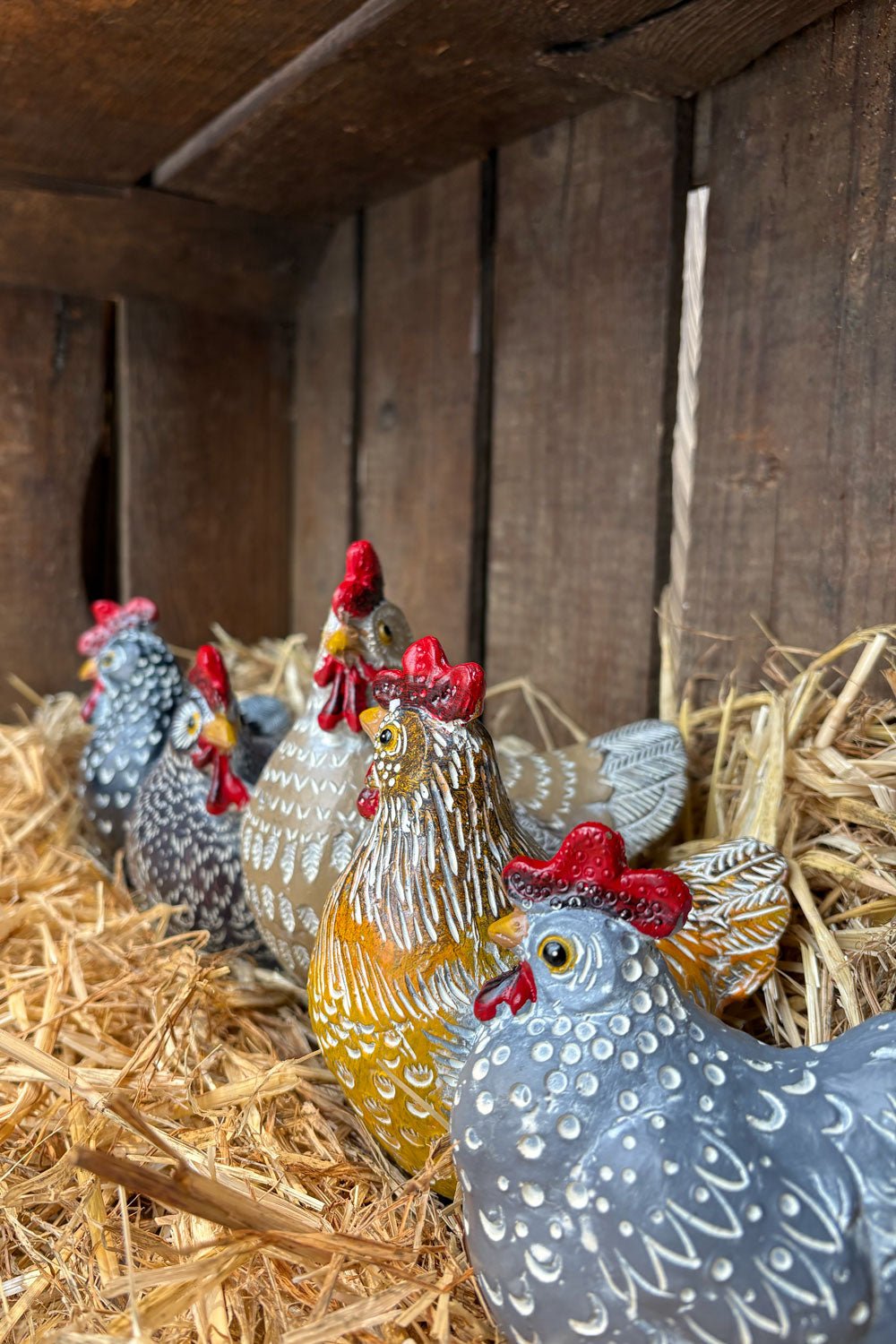 Detalle Set Figuras Decorativas Gallinas Pequeñas Cristina Oria 