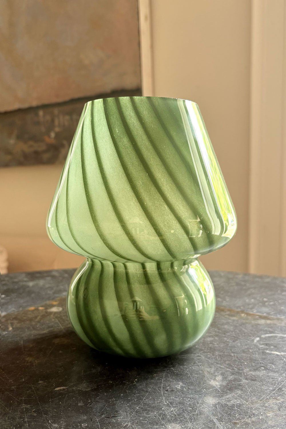 Detalle Lámpara De Vidrio Rayas Verdes Cristina Oria
