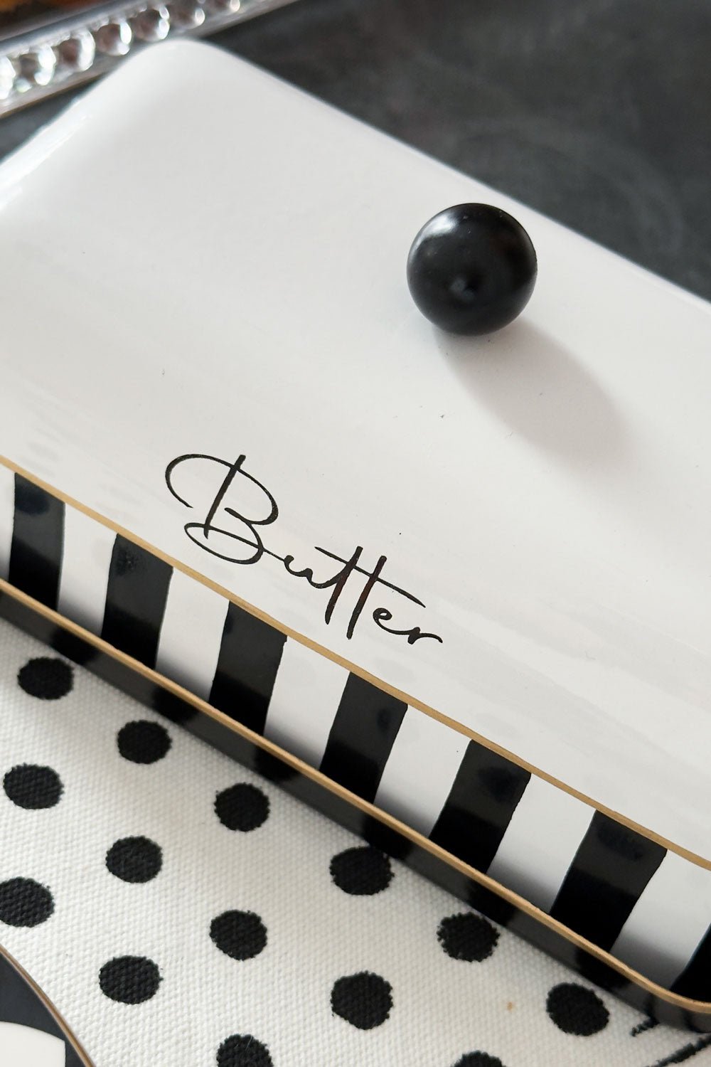 Detalle Texto Mantequillero Rayas Blancas Y Negras Con Mensaje "Butter" Cristina Oria 
