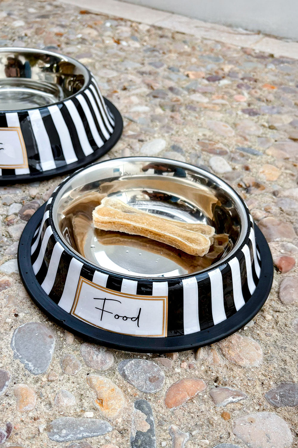 Comedero Para Mascotas Pintado A Mano Blanco Y Negro Cristina Oria 