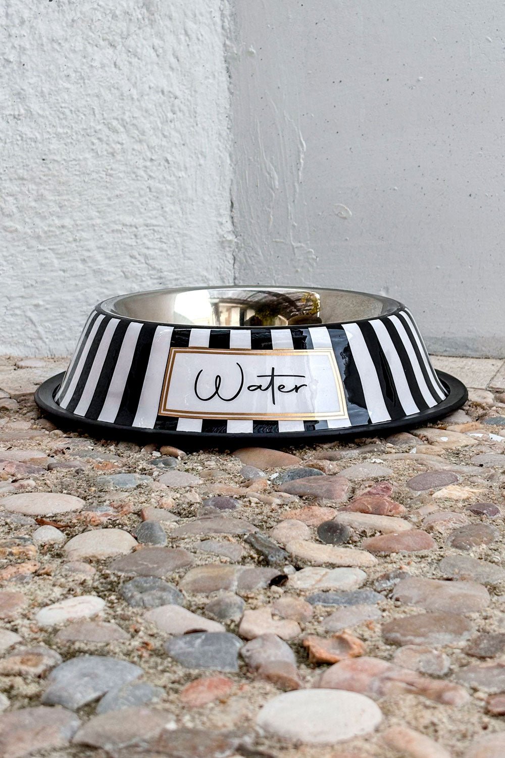 Bebedero Para Mascotas Pintado A Mano Blanco Y Negro