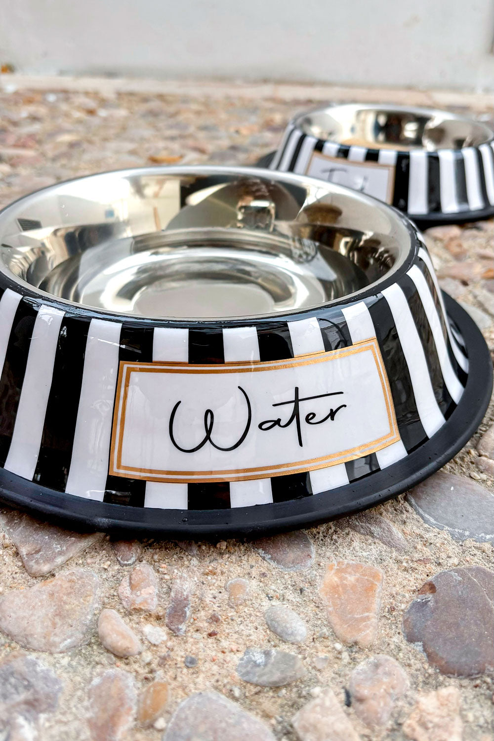 Bebedero Para Mascotas Pintado A Mano Blanco Y Negro Cristina Oria 