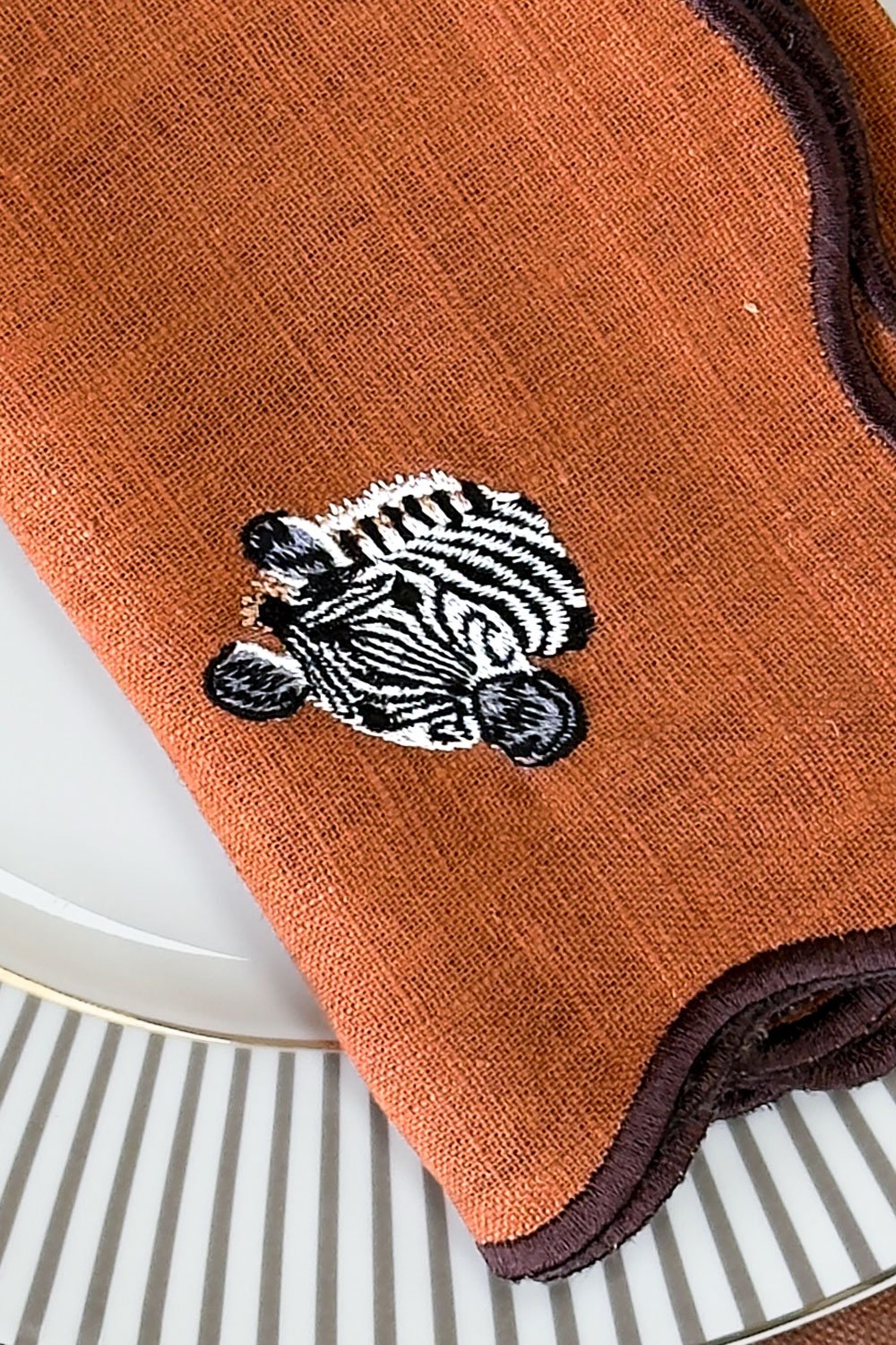 Detalle Bordado Cebra Set De 4 Servilletas Bordadas Animales De La Selva Cristina Oria 