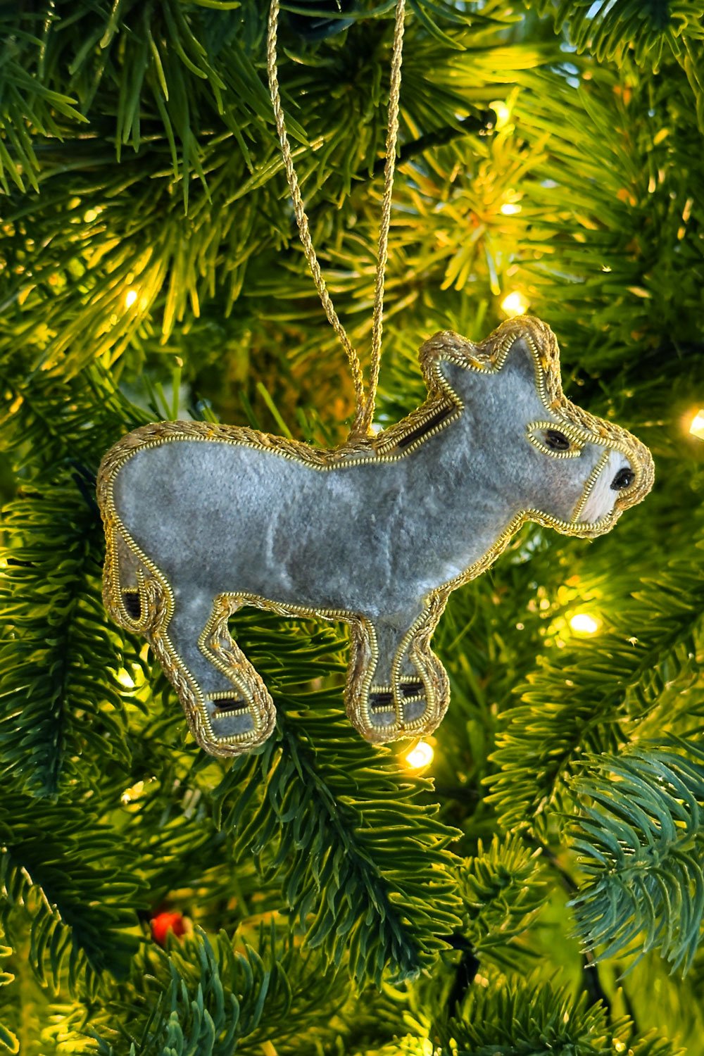 Adorno Burro De Terciopelo Bordado Cristina Oria 