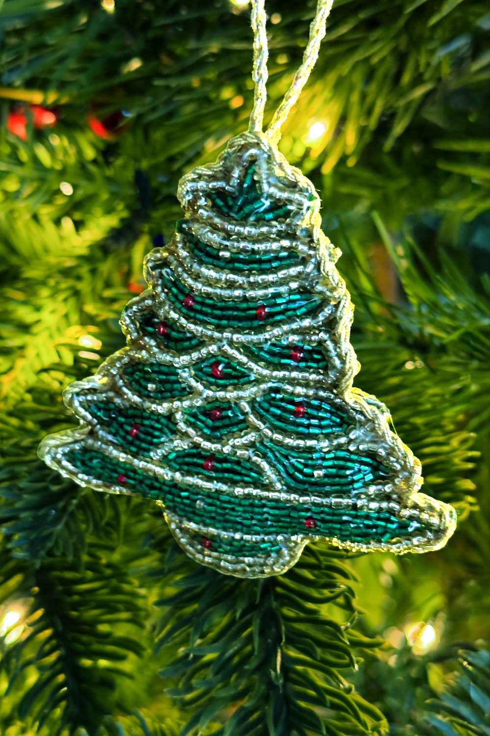 Detalle Textura Adorno Árbol De Navidad Bordado Con Cuentas Cristina Oria 